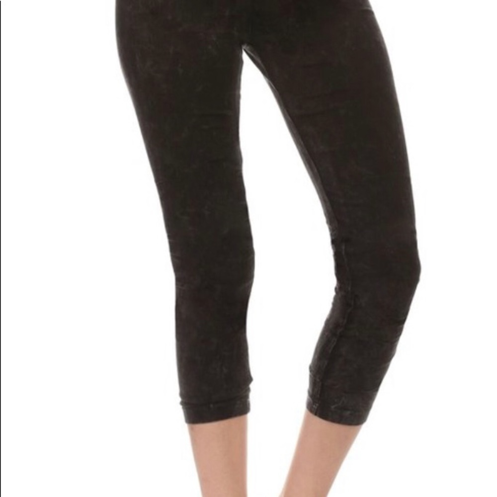 Chatoyant mineral washed Capri leggings